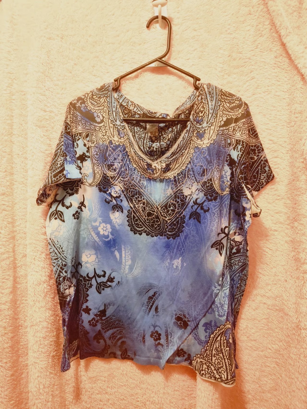 Appropriate Behavior Women’s Plus 2XL Blue/Black Paisley V-Neck Blouse