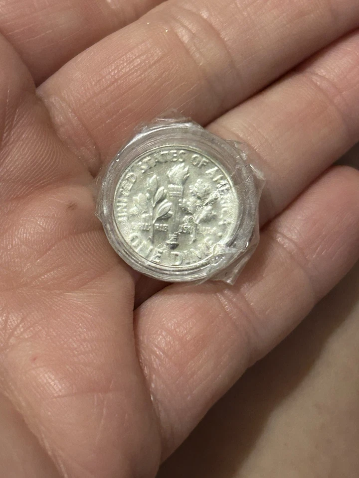 1960 Roosevelt Dime No Mint Mark Very Good Condition All Bands On Torch - Image 3 of 4