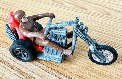 Hot Wheels Rrrumblers 1972 Torque Chop Trike w Brown Rider Vintage Motorcycle