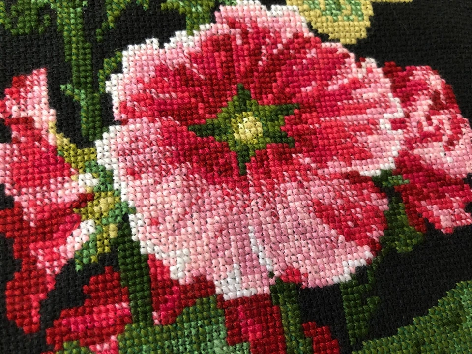 Kit de punto de cruz contado RIOLIS con perchas de madera 1612 malva - flores rosas Foto 3 de 4