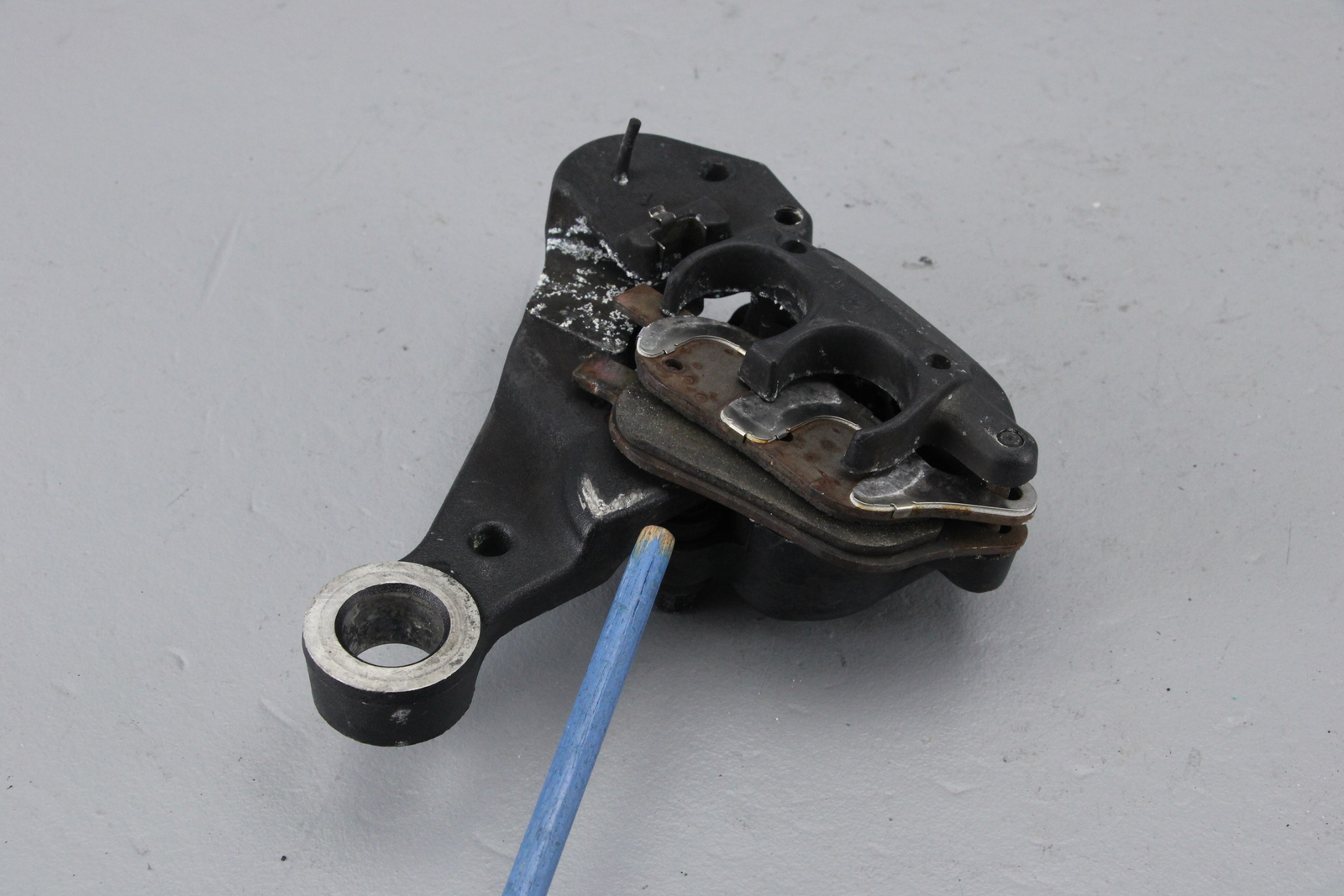 HARLEY DAVIDSON OEM SOFTAIL DELUXE USEDREAR CALIPER 40908-08 for 