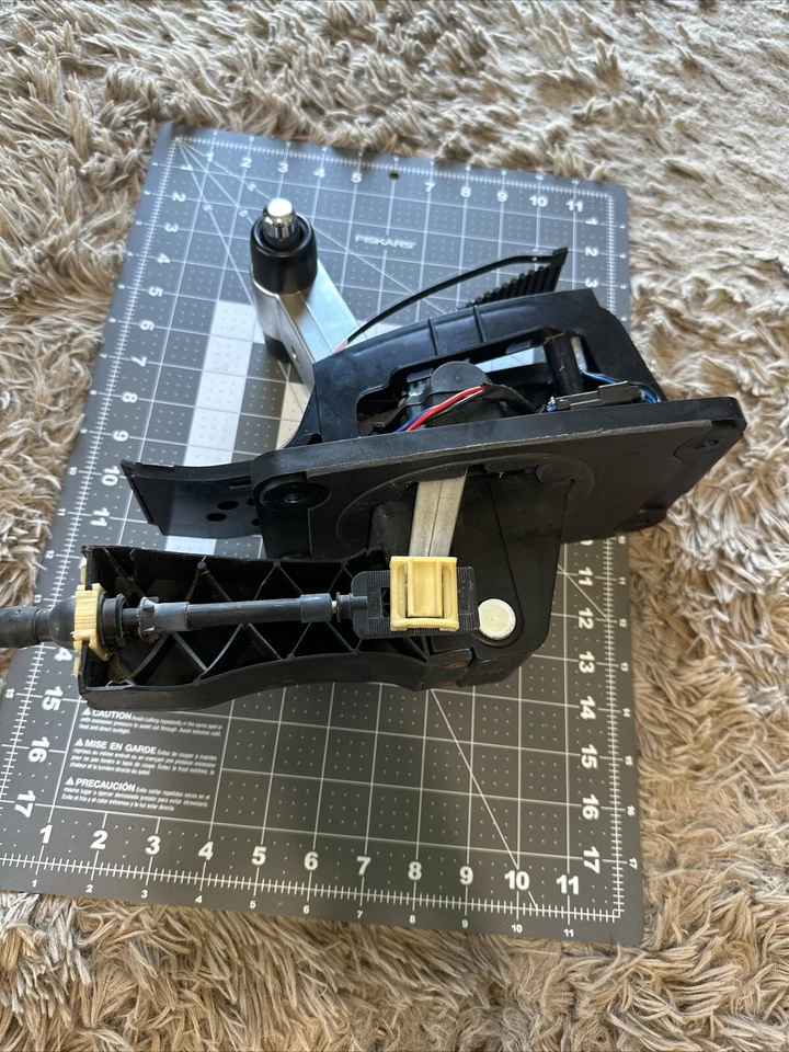 Ford Mustang GT 2005-2009 palanca de cambios automática con montaje de cable OEM Foto 3 de 4