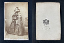 Sobaux, Paris, Dame avec manchon de fourrure Vintage cdv albumen print CDV, ti