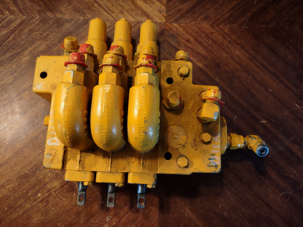 D11 9T7884 PILOT VALVE Group 9T-7884 Caterpillar (3G8402 3G3099