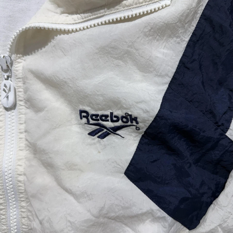 Chaqueta cortavientos vintage Reebok para hombre grande blanca azul marino cremallera completa años 90 retro Foto 3 de 4