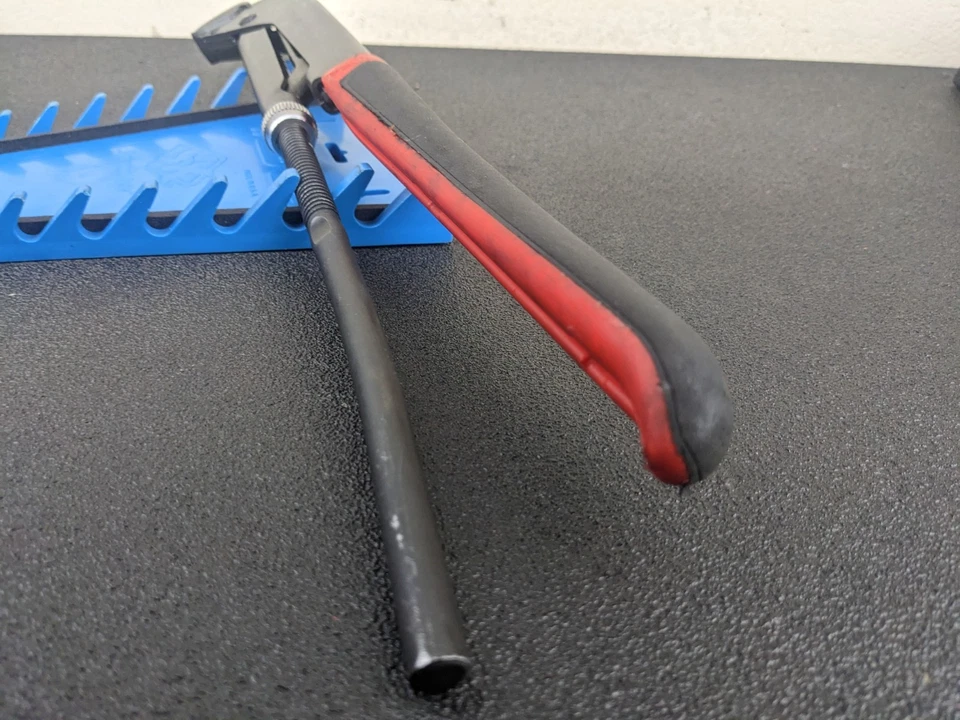 #bm252 Snap On Tools PWZ2A 17" Red Black Soft Grip Handle Pliers Wrench - Image 4 of 4