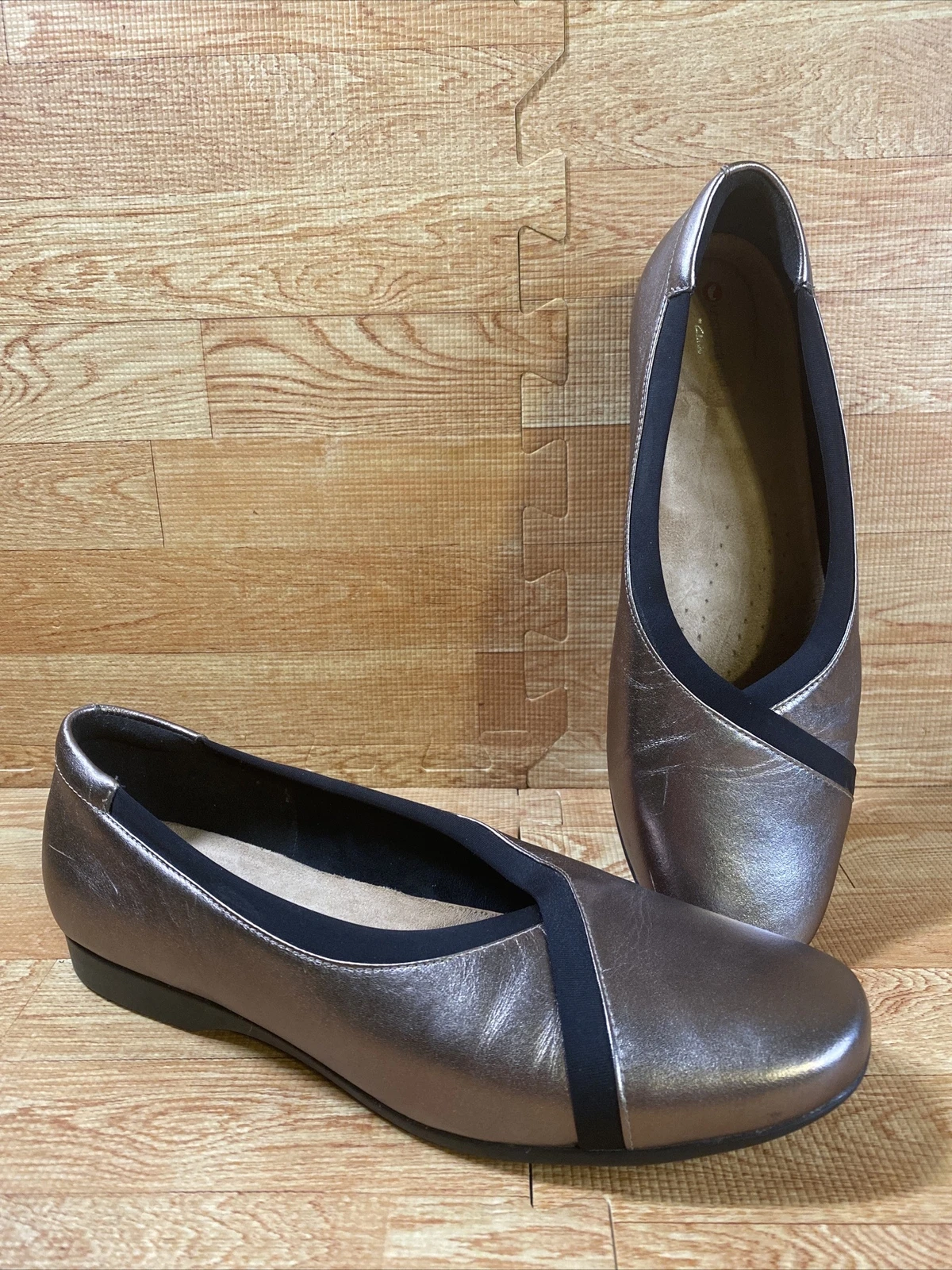 CLARKS Piatti comodi slip on da donna bronzo non strutturati in pelle taglia 10M GUC