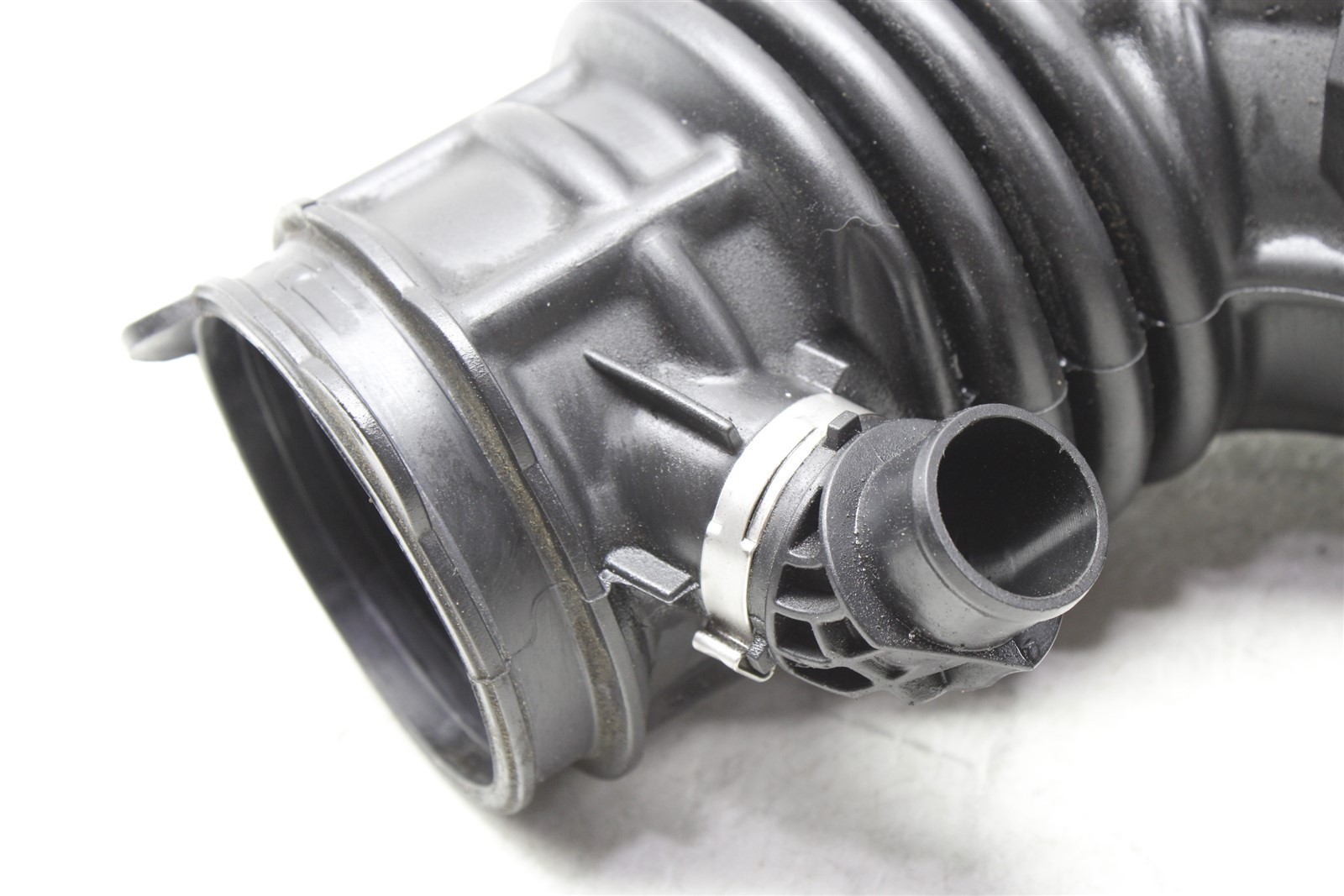 2020 Aston Martin Vantage Left Air Cleaner Intake Duct Pipe Hose Line 18-21