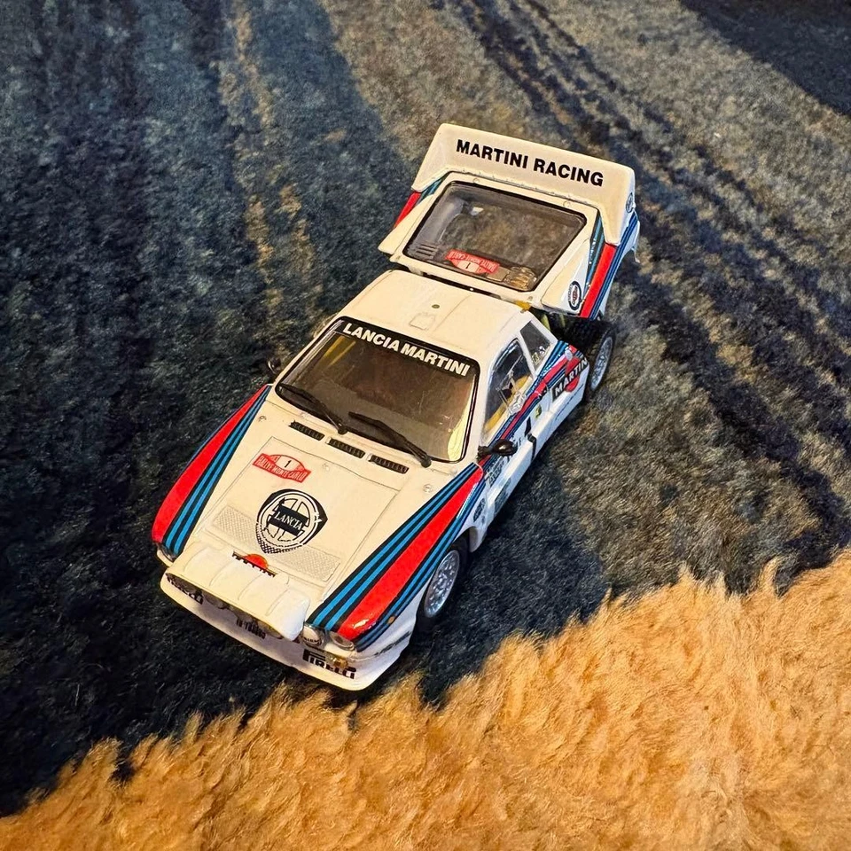 Modellino Kyosho Lancia 037 Rally Martini 1984 Monza #18 bianco scala 1/18 - Immagine 2 di 4