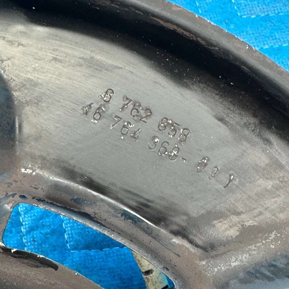 BMW 325i 2006-2011 nudillo trasero derecho con buje y sensor ABS OEM 6761580 99 k Foto 2 de 4