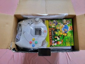 Sega Dreamcast Console System Bundle HKT-3020 NEAR MINT. Tested Works 