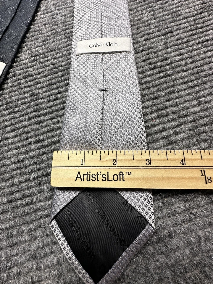 Lote de 3 corbatas Calvin Klein para hombre talla única seda negro gris púrpura estampado geométrico Foto 3 de 4