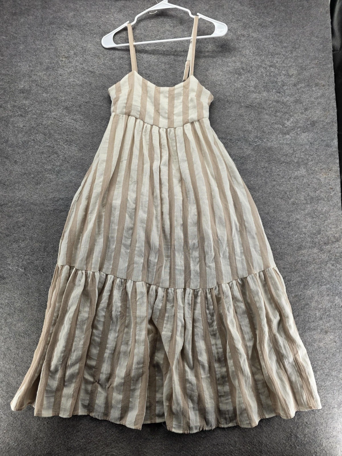 Everleigh Brooks Dress Womens M Beige Striped Sundress Maxi Scoop Neck Smocked
Opens in a new window