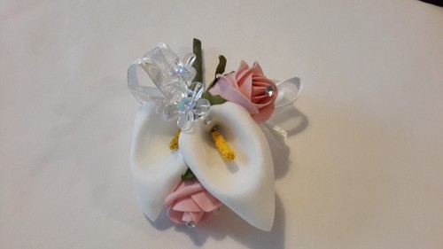 Ladies Pink & White Buttonhole - Picture 2 of 3