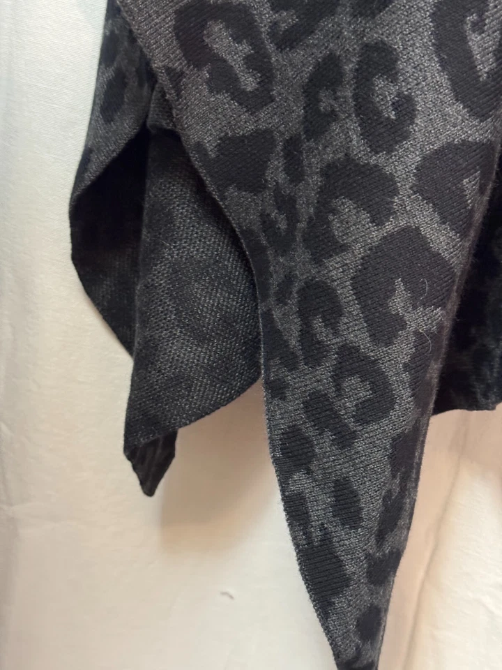 Poncho J McLaughlin Talla Única Granate Gris Oscuro Leopardo Estampado Animal Cuello Simulado Tejido Foto 3 de 4