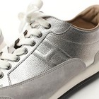 Foto 11 di 12