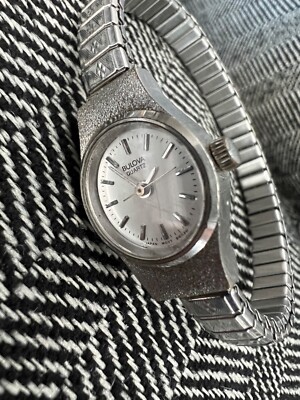 VTG BULOVA P6 QUARTZ Watch WOMEN BEZEL STAINLESS