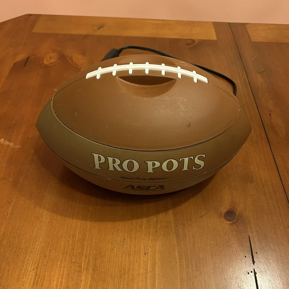 Olla de cocción lenta con forma de fútbol profesional de 1,5 cuartos de galón probada funciona Foto 2 de 4