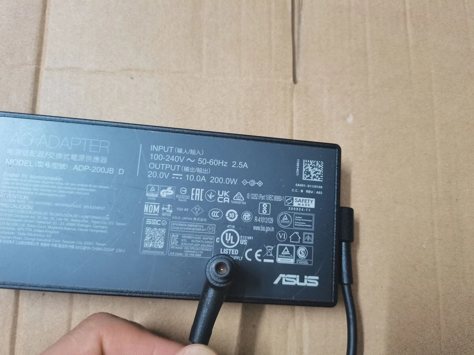 Adaptador ADP-200JB D 20V 10A para ASUS ROG Strix G17 G713IE-HG024R 6,0 mm 200 W OEM Foto 2 de 4