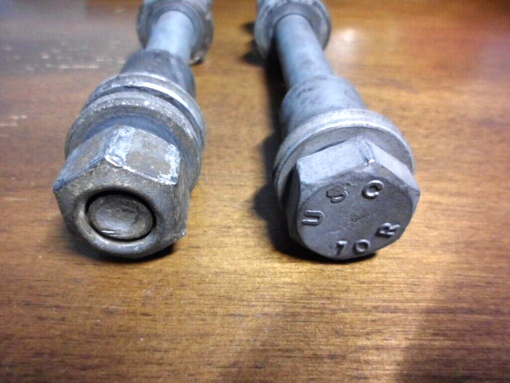 2008 Maserati Quattroporte - Front Strut Bottom Bolt Pair Left & Right Side