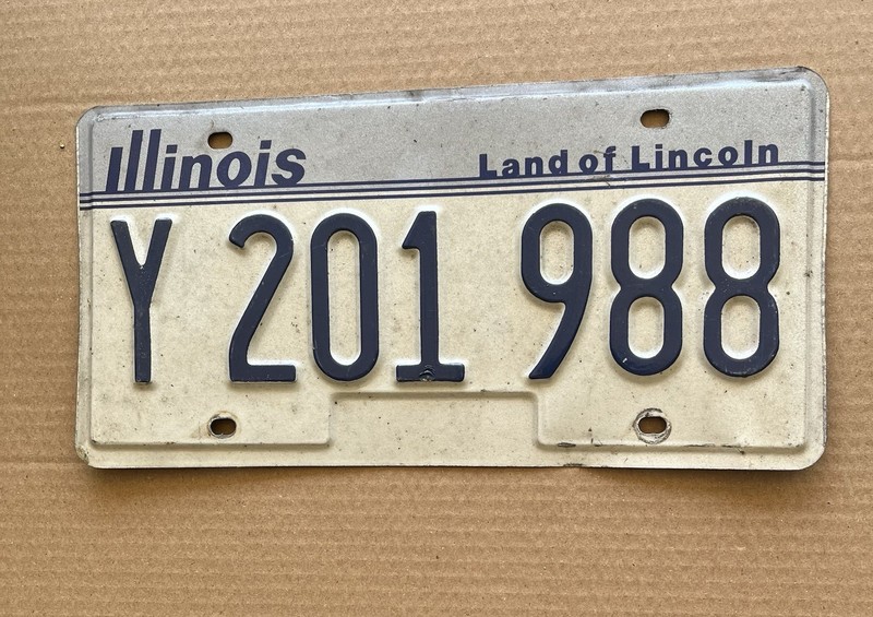 1983 Illinois IL Expired License Plate Y201 988