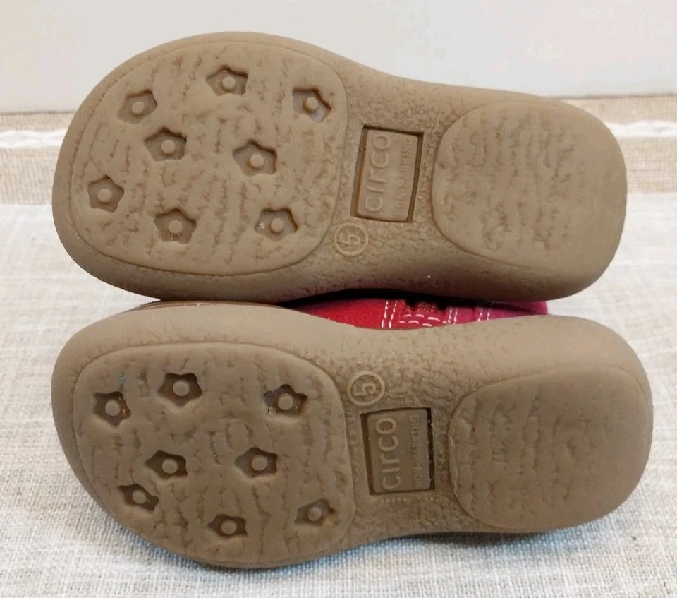 批量 3 pr 尺寸 5 Circo 热粉色麂皮绒靴子,红色 Victoria Velvet Mary Janes,H-tex — 第 4/4 张图片