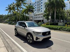 2025 Volvo XC40 B5 AWD Plus Dark Theme