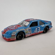 1992 Racing Champions 43 richard petty STP 1:43 stock car