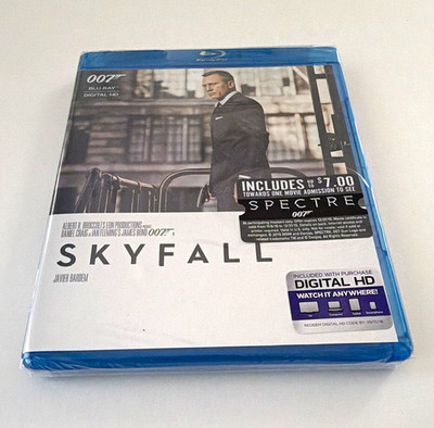 MGM 007 James Bond Skyfall Blu-ray + Digital HD Craig Bardem PG-13 2012