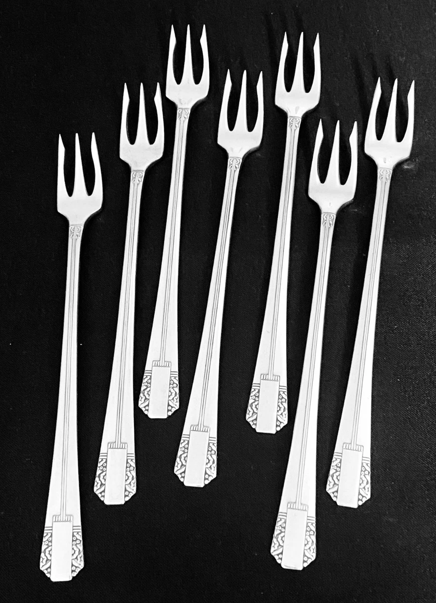 Wm. Rogers An Art Deco 1900-1940 Antique US Silver-Plated Flatware