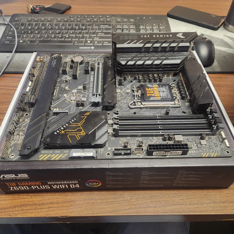 ASUS TUF Gaming Z690-Plus WiFi D4 LGA 1700 Intel 12th 13th ATX Motherboard - Image 3 of 4