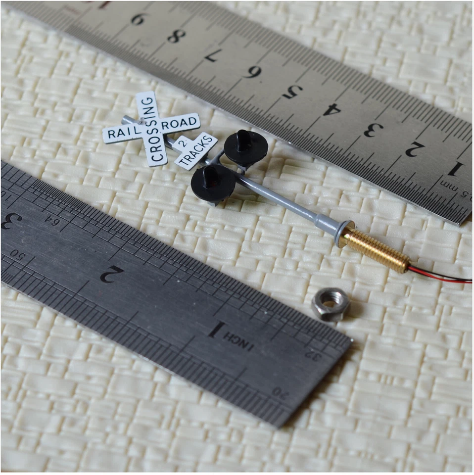 4 x HO scale model railroad grade crossing signal LED made 2 targets #CSG2 - Image 3 of 4