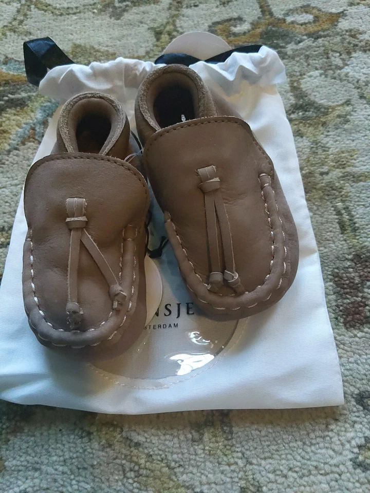 Zapato Donsje 6-12 Mos pico trufa nobuck suela suave. Zapatos de cuero hechos a mano Foto 3 de 4
