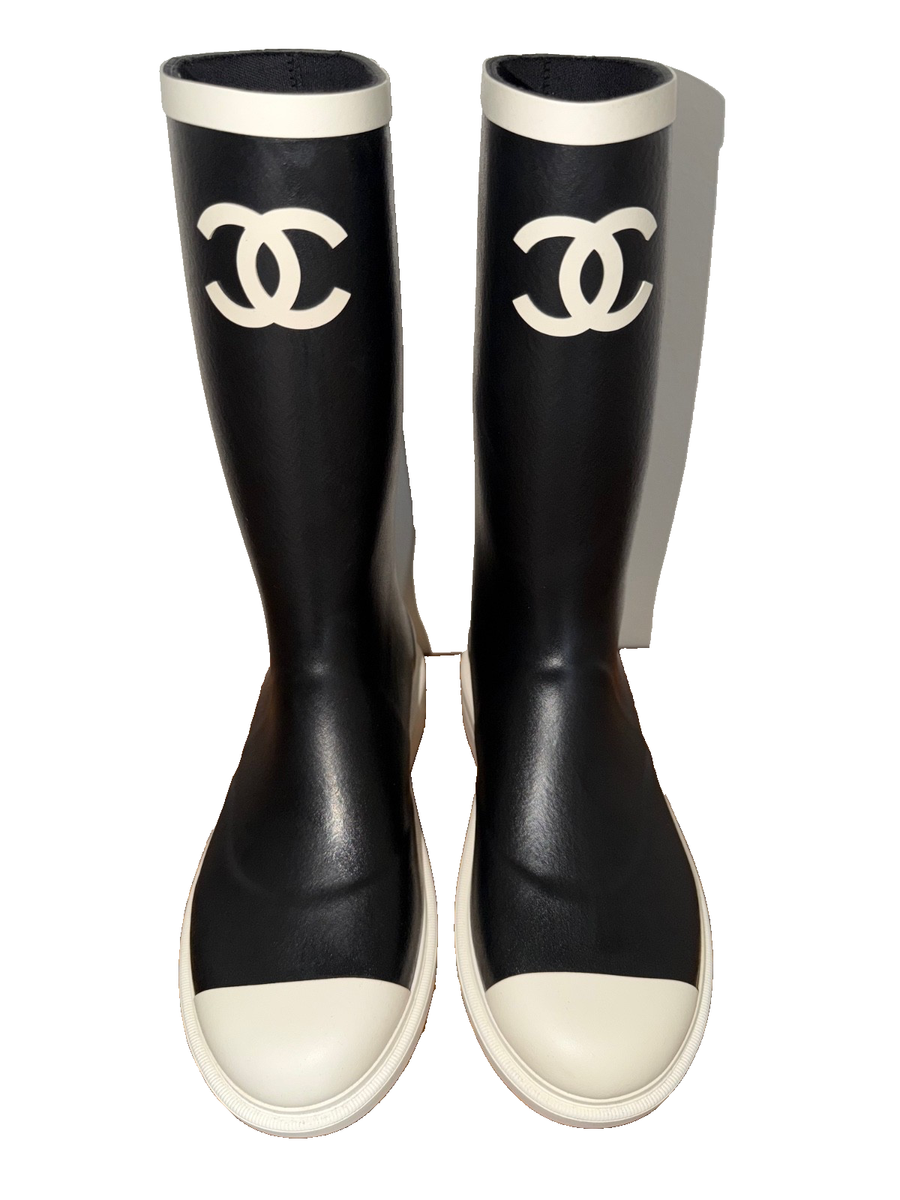 Chanel 26C Black White Caoutchouc CC Logo High Pull On Rubber Rain