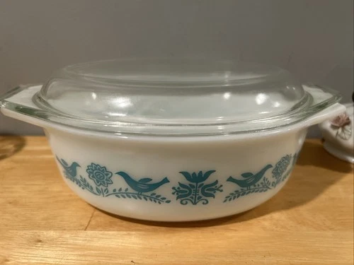 Vintage Pyrex Bluebird 1 1/2 Quart Oval Cinderella Casserole Dish w/ Lid