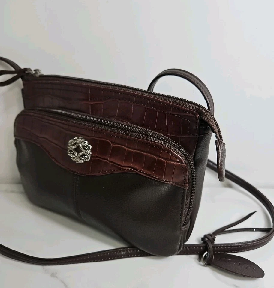 Cartera Bandolera Pequeña Rolf Marrón Choco Oscuro Patrón Cocodrilo 8x6x2" Foto 2 de 4