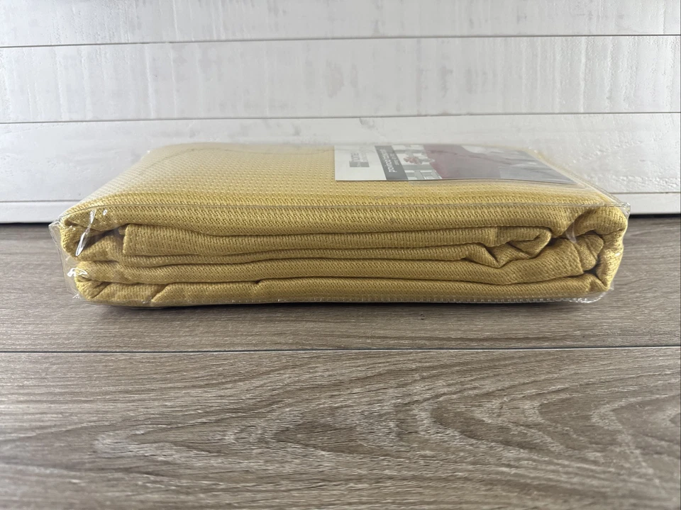 NEW JCPenney Home Collection Provincia Tablecloth Oblong 60"x102" Gold Quick - Image 4 of 4