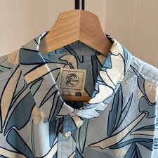 O  Neill NWT Blue Oasis Eco Leaf Print Hawaiian Short Sleeve Button Shirt Men  s S