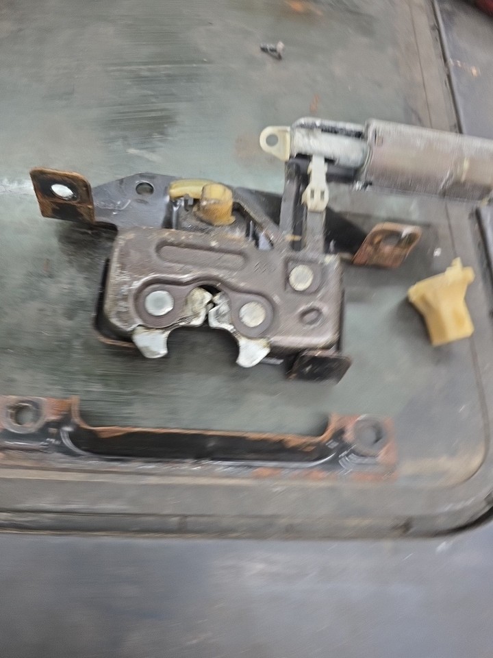 87-91 Ford Mustang Hatch Latch NON Power Lock Mechanism Rear Hatchback ...