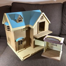 VINTAGE SYLVANIAN FAMILIES LARCHWOOD LODGE WITH CAKE SHOP BUNDLE AS SHOWN