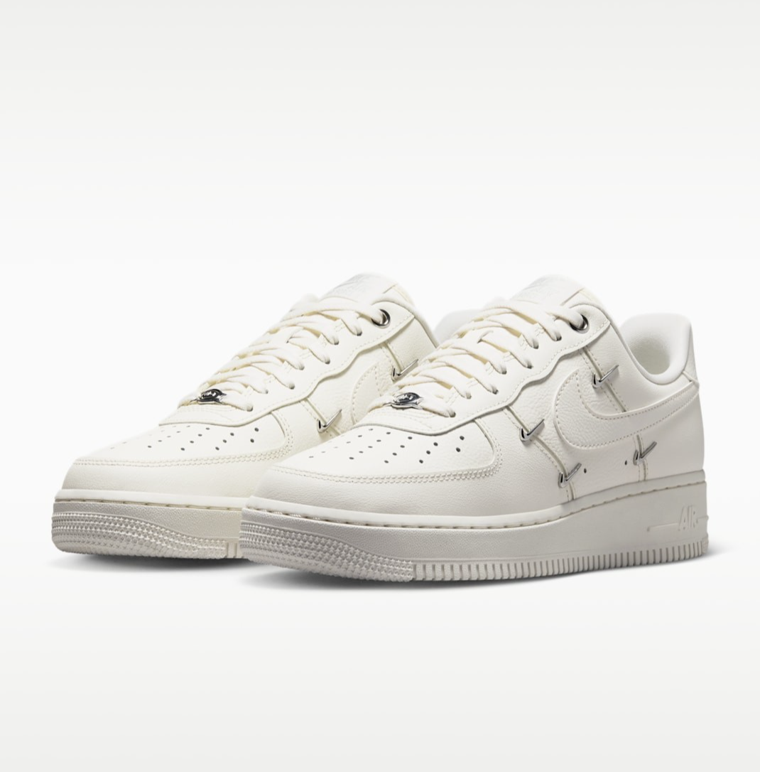 NIKE Women's Air Force 1 '07 LV8 IV4727-133 Sail Sail Metallic