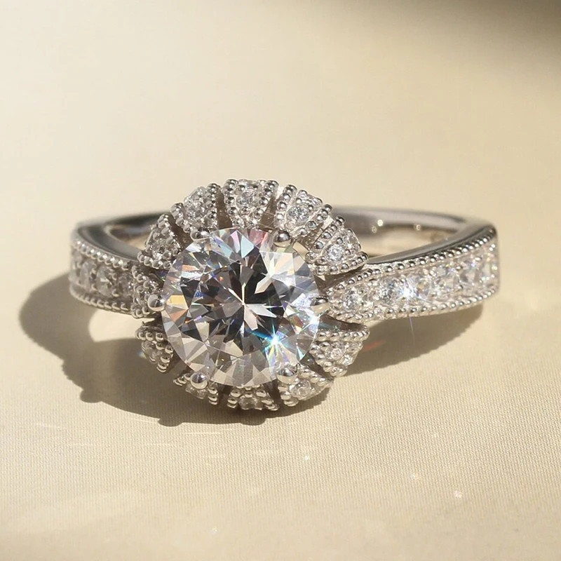 Chic Luxury Fashion Womens CZ Engagement Ring Cubic Zirconia Silver Plated Rings