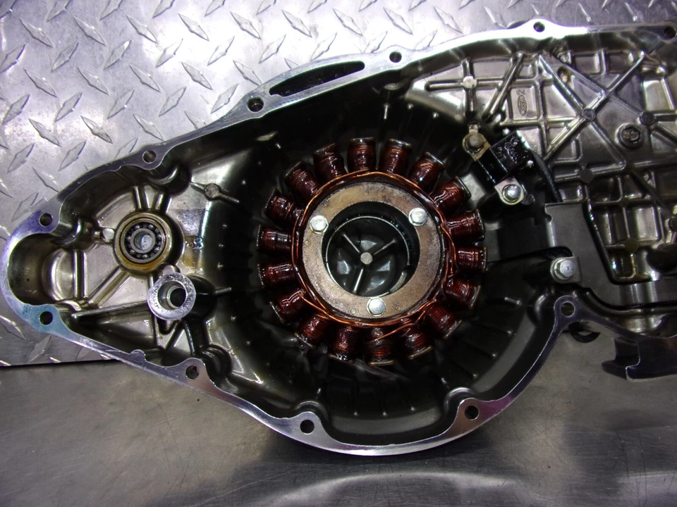 801 A HONDA VTX 1800 C 2004 OEM GENERADOR DE ESTATOR CUBIERTA MAGNÉTICA Foto 2 de 4