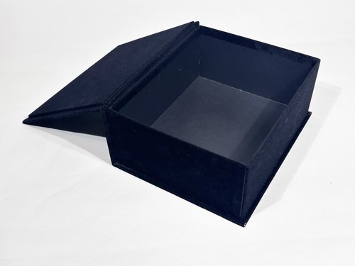 SCATOLA CONFEZIONE LUSSO - GIFT BOX "ALEXANDER WANG X BULGARI" 2024 (26x21x11) - Imagen 5 de 5
