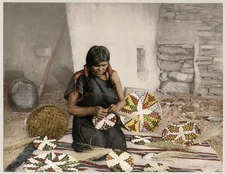 c.1900 USA PHOTOCHROME NATIVE AMERICAN MOKI WOMAN WEAVING