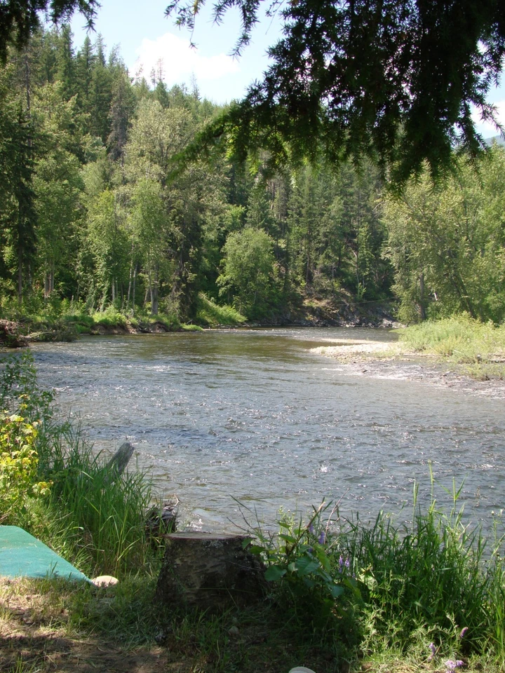 Fully functioning rv resort in the Kootenay Mountains of BC - Image 3 of 4