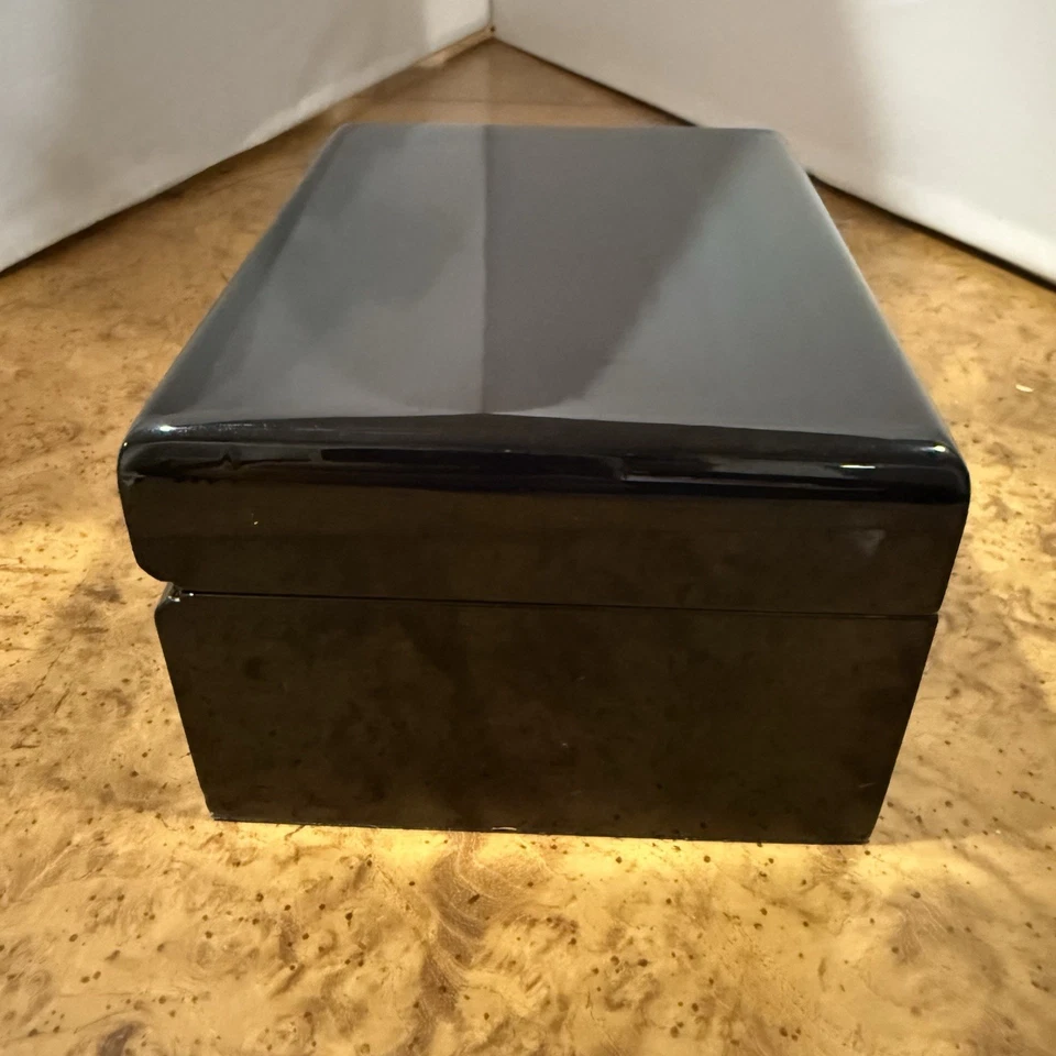 Caja de reloj Bulova Accutron SOLO madera esmalte alto brillo negro 3 astillas menores Foto 2 de 4