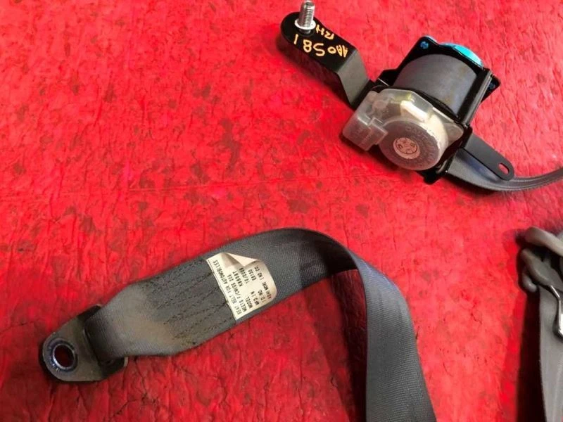 2010 三菱 Fuso FE180 二手 右握 内部乘客安全带 — 第 2/4 张图片