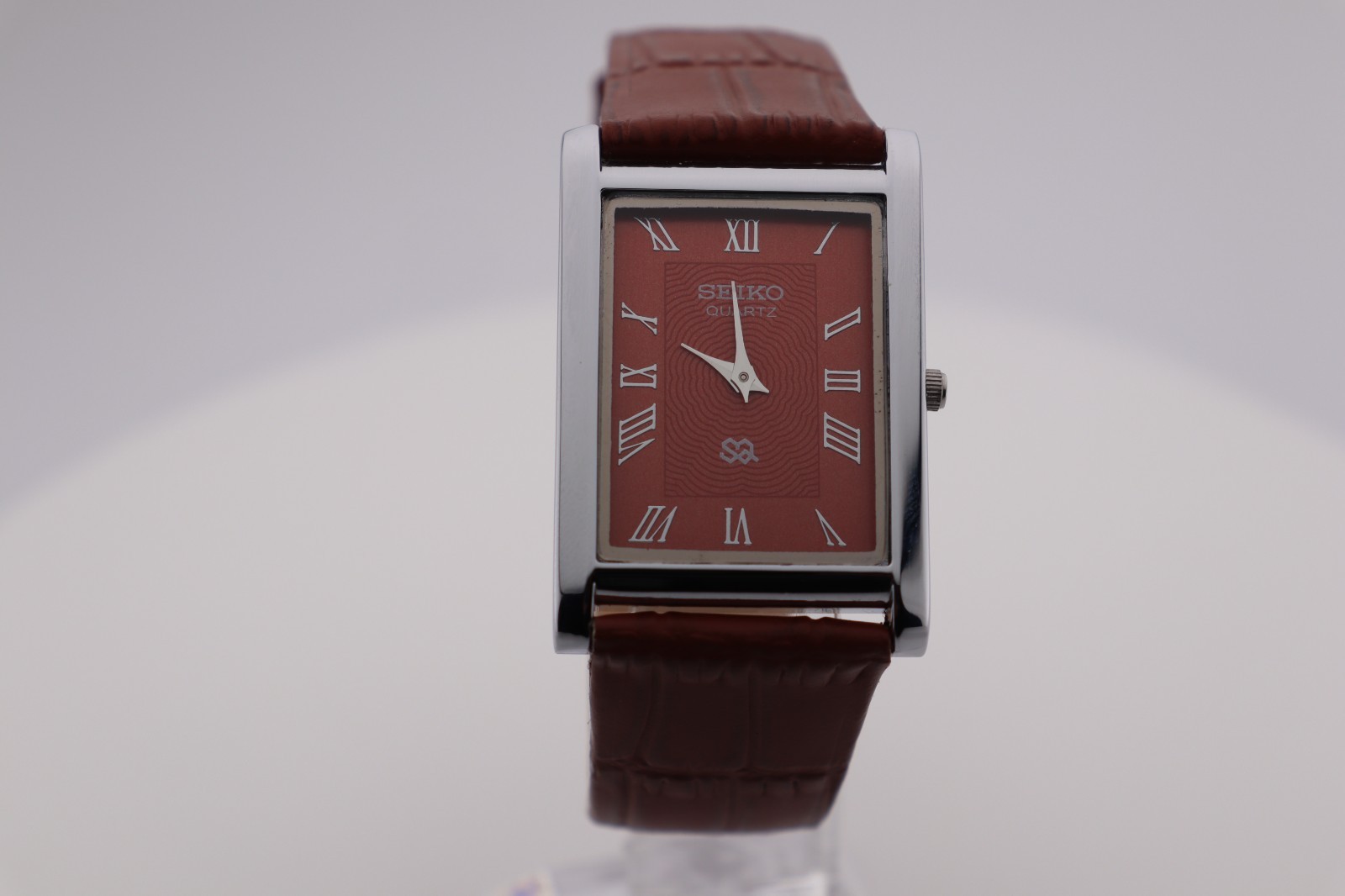 Vintage Seiko Slim Quartz Red Dial Men's Wrist Watch with Light Brown Strap