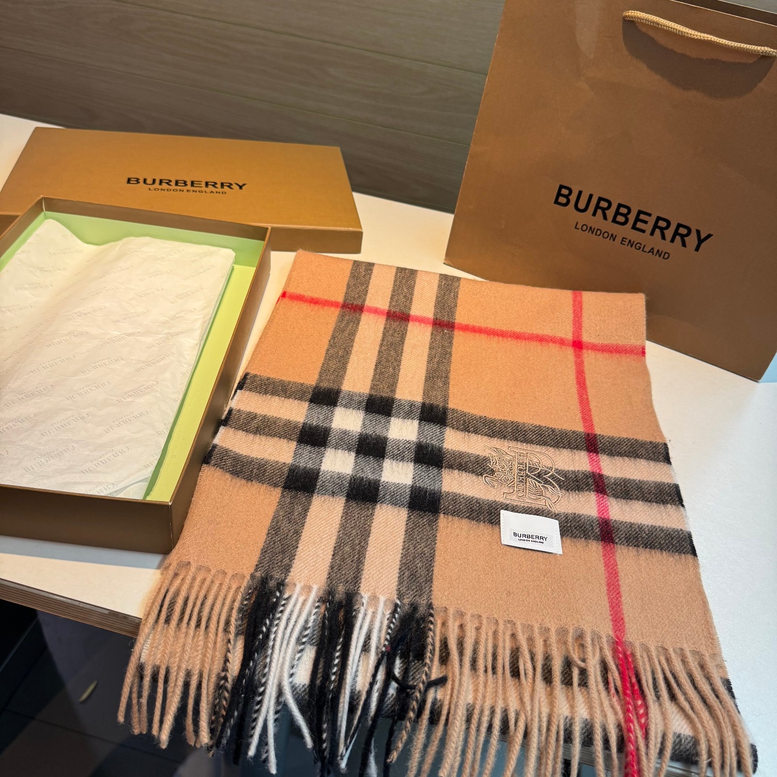 BURBERRY 100% CASHMERE WOOL SCARF